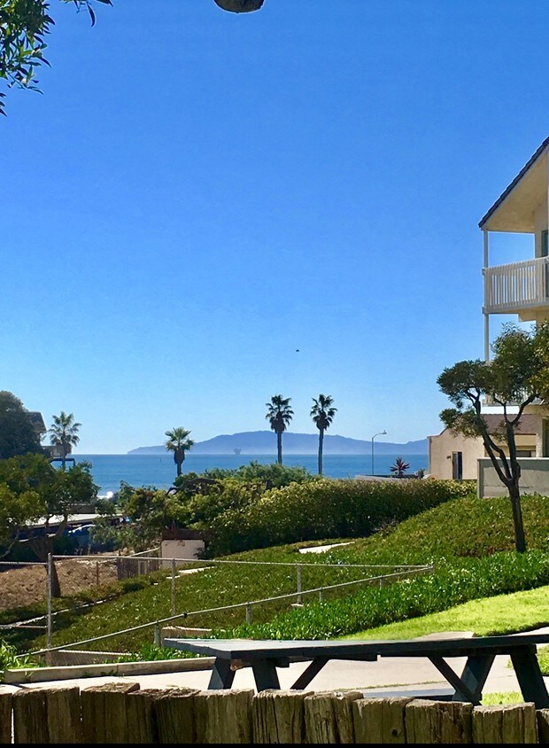 View of Anacapa Isl. living room & kitchen - 263 S Ventura Rd