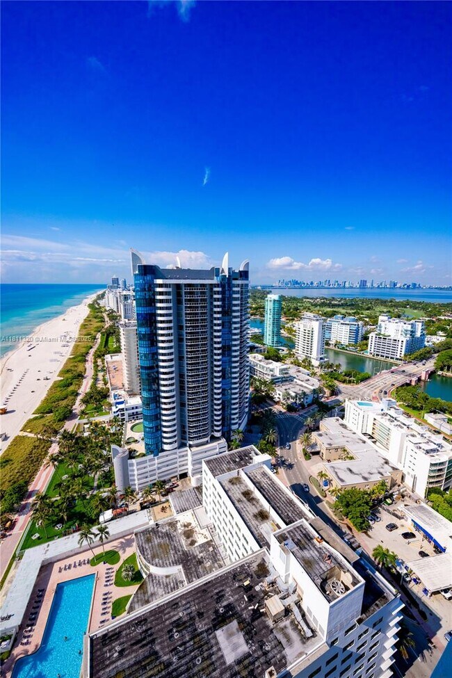 Foto del edificio - 6365 Collins Ave