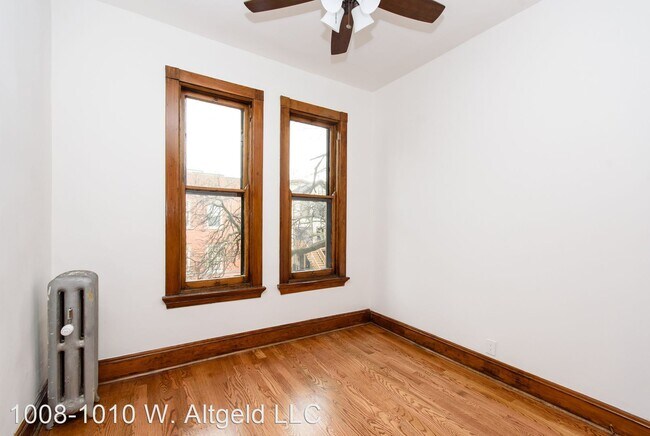 Foto del edificio - 1008-1010 W Altgeld St