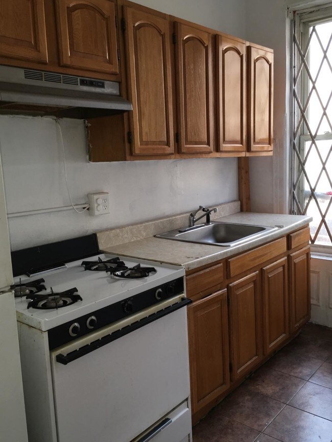 Building Photo - 143 Hancock St