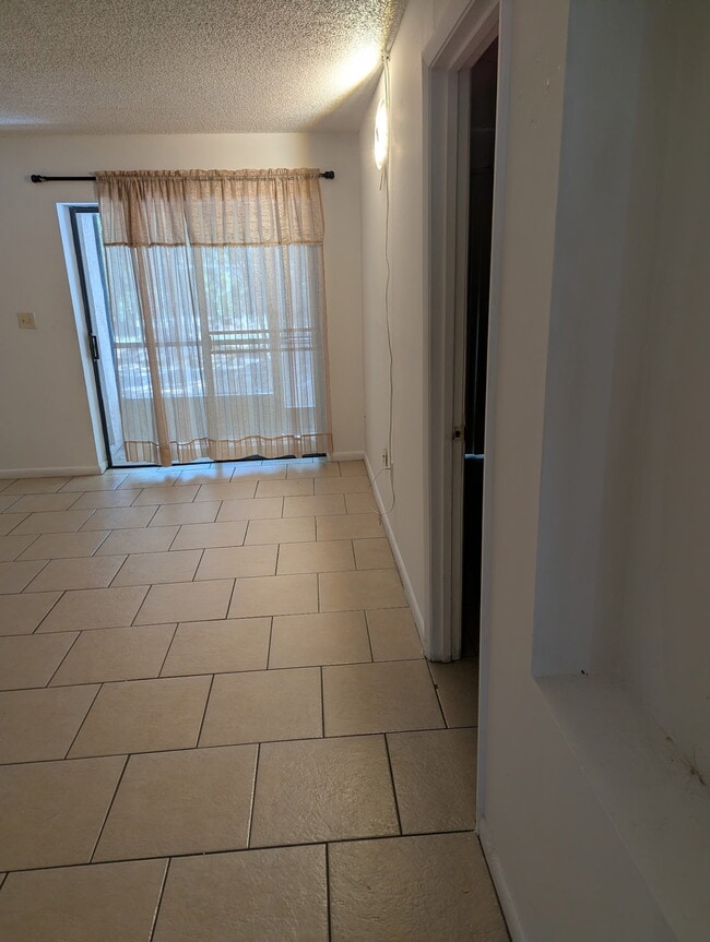 Building Photo - 555 Aster Ct
