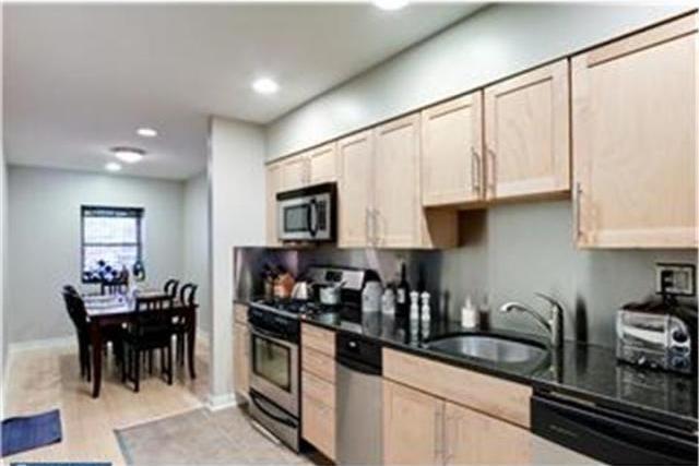 Cocina y comedor - 1023 N 4th St