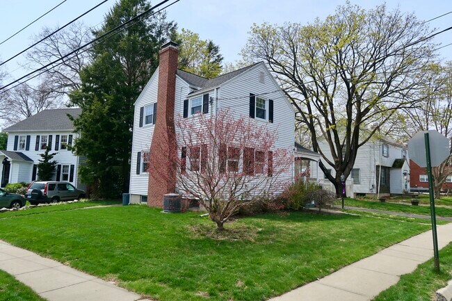 Foto del edificio - 41 Birch Pl