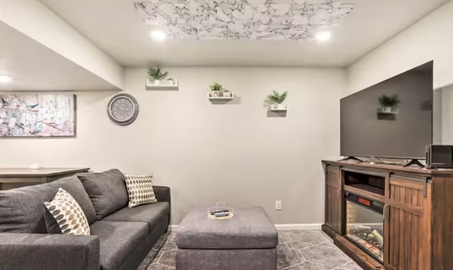 Building Photo - 9342 Salida St