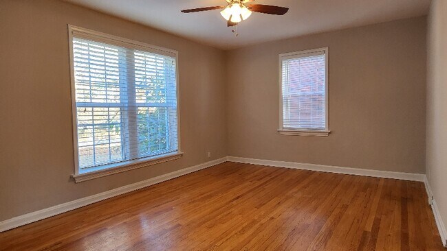 Foto del edificio - 1032 Sanford Ave