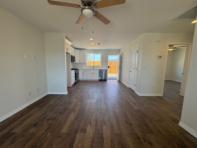 Foto del edificio - Brand New 2BR home with fenced yard