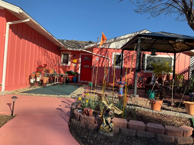 Foto del edificio - 9859 Gandy Ave