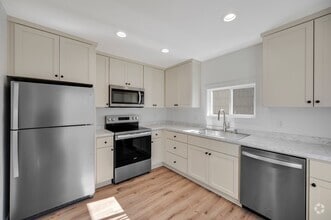 Building Photo - 408-410 SW Elmwood Ave