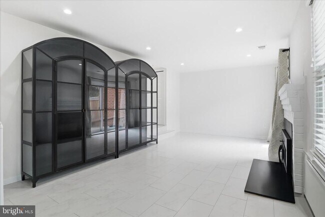 Foto del edificio - 5118 Woodmire Ln