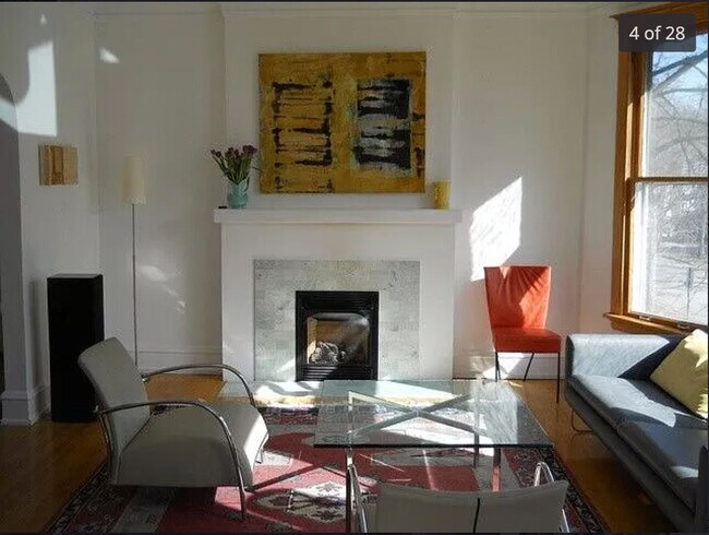 Foto del edificio - 240 Forest Ave