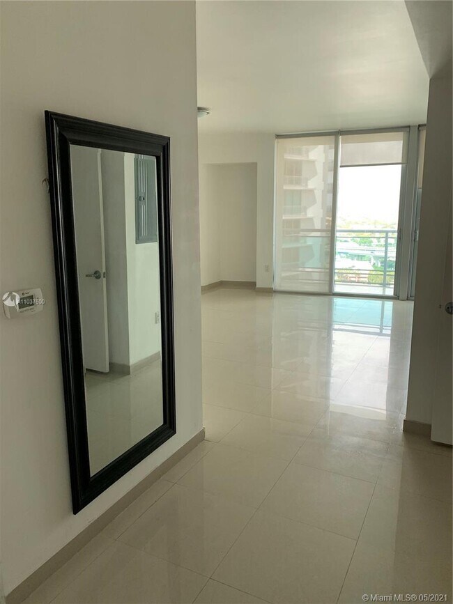 Foto del edificio - 350 S Miami Ave