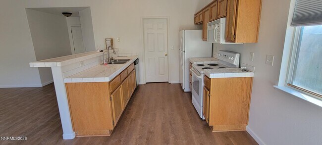 Foto del edificio - 2226 Ellice Wy