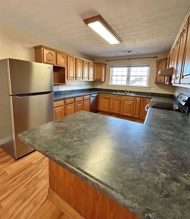 Building Photo - 3 Bedroom, 2 Bath home.