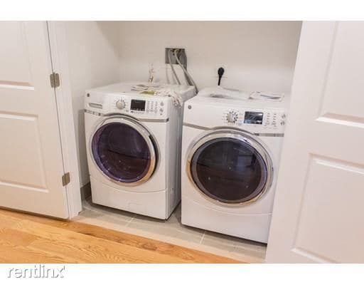 Building Photo - 3 br, 1.5 bath  - 10 Greenway Ct # 9