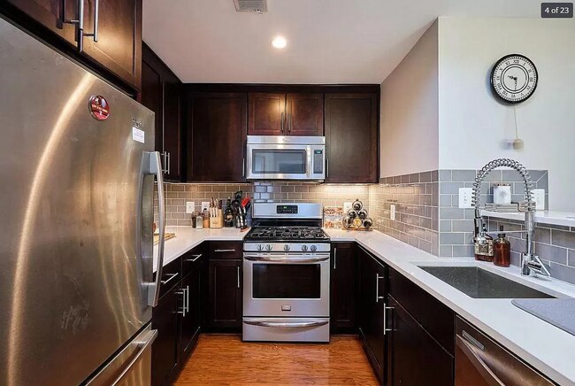 Building Photo - Amazing 2 BR/1 BA Condo in Clayton!