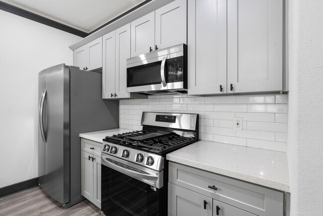 Building Photo - 911 Panama St