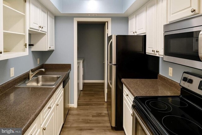 Building Photo - 18324 Streamside Dr