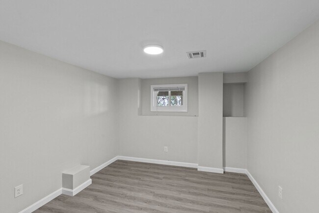 Foto del edificio - 287-289 Huxley Ave.