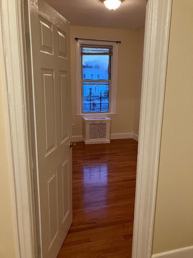 Dormitorio con vista a Manhattan - 1448 30th Rd