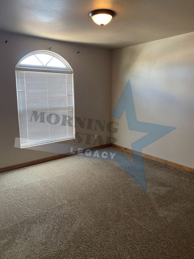Building Photo - Southwestern Beauty- Excellent location
