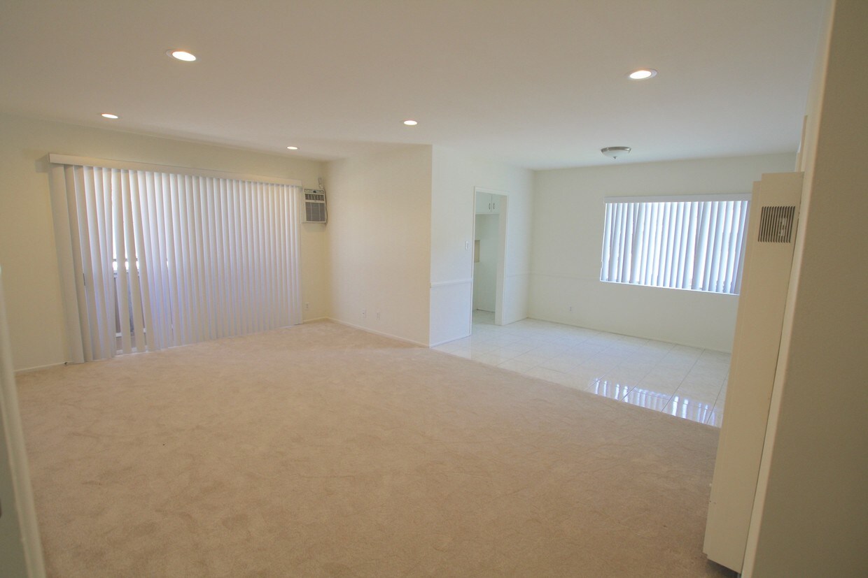 Foto principal - 1037 S Holt Ave