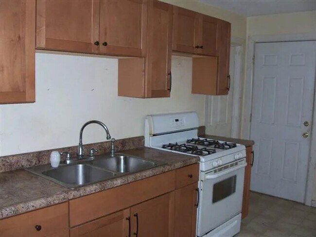 Foto del edificio - Fenced in Yard-3 Bed 1 Bath House!