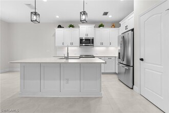 Building Photo - 6947 Avalon Cir