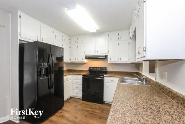 Building Photo - 2631 Falcon Ridge Dr SW