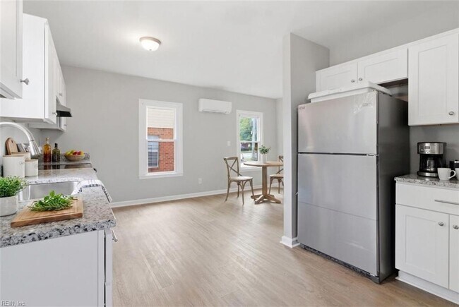 Foto del edificio - 1442 W 41st St