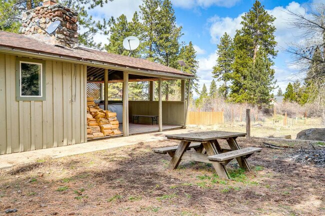 Foto del edificio - 627 Bear Valley Rd