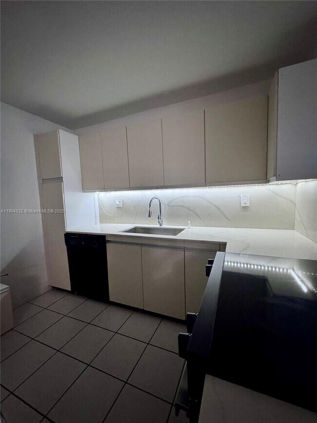 Foto del edificio - 18151 NE 31st Ct