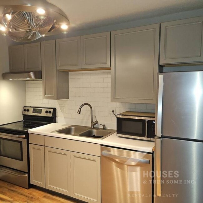 Foto del edificio - 553 Memorial Dr Ext