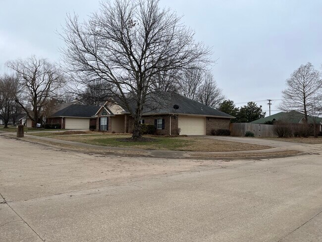 Building Photo - 412 N 39th Pl