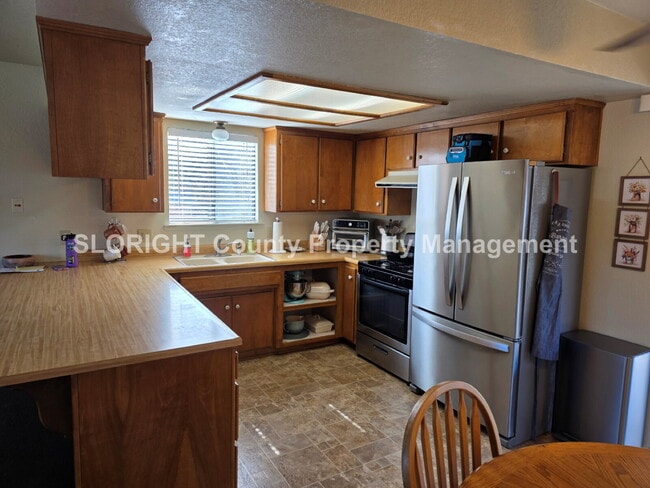 Building Photo - AVAILABLE MARCH - Charming Home with Private Yard in Atascadero - 2 Bed / 1 Bath