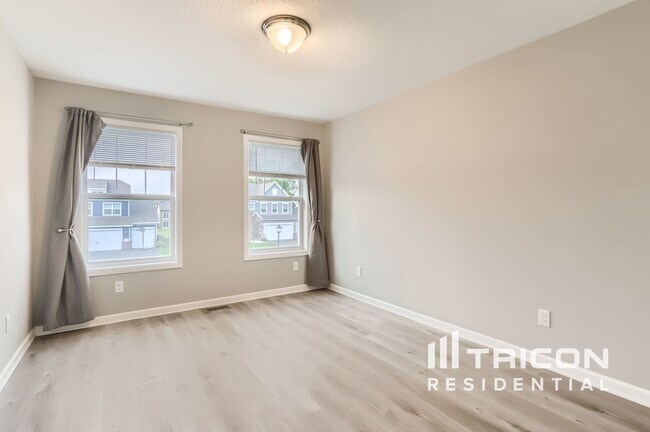 Foto del edificio - 12085 78th St NE