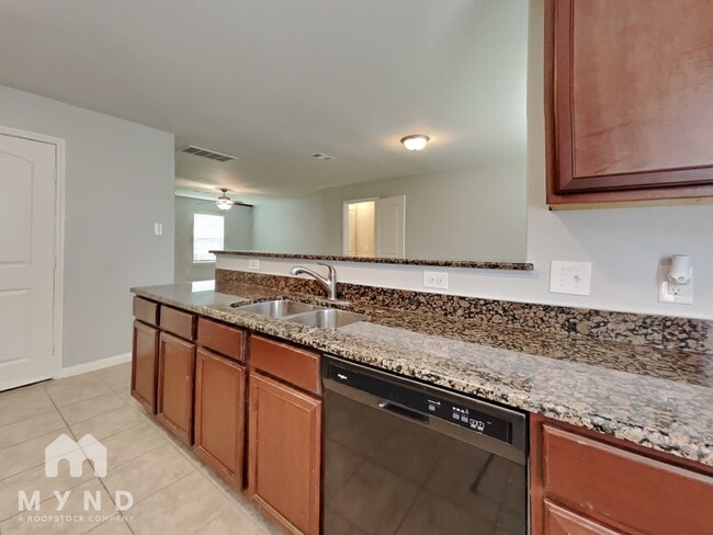 Building Photo - 5622 Rainbow Rd.