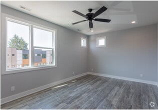 Building Photo - 420 Breezewood Dr