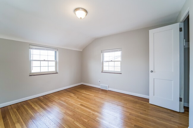 Building Photo - 602 Lamarido St