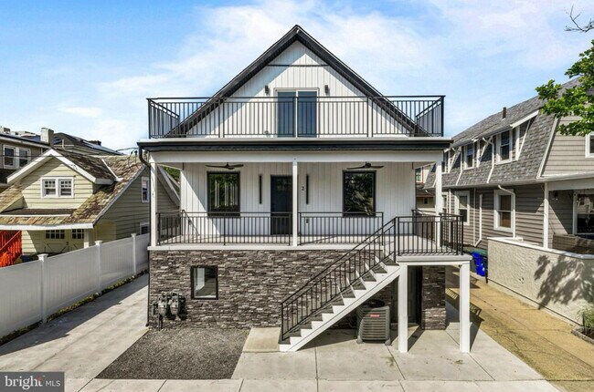 Building Photo - 2 N Newton Pl