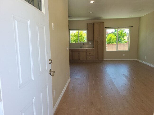 Building Photo - 972 Karesh Ave