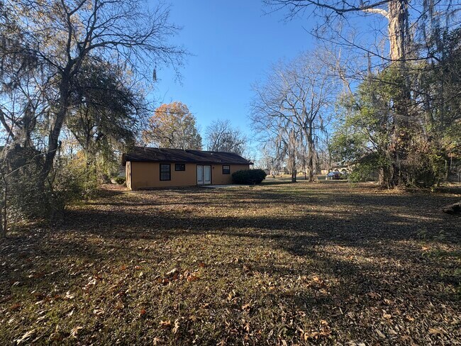 Foto del edificio - 3206 Montwood Dr