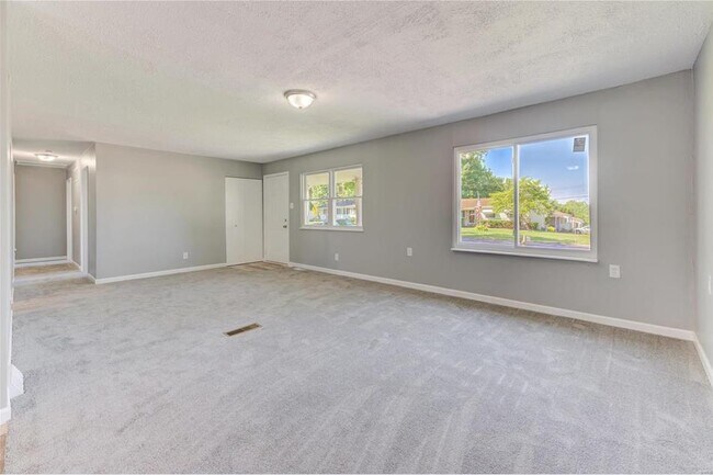Building Photo - 1723 Leaf Crest Dr