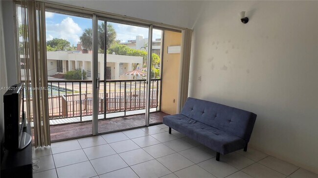 Building Photo - 8830 Fontainebleau Blvd