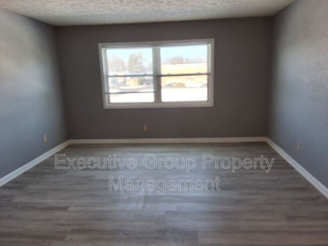 Building Photo - 365 Elmwood Dr