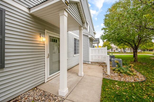 Building Photo - 1819 Mockingbird Ave
