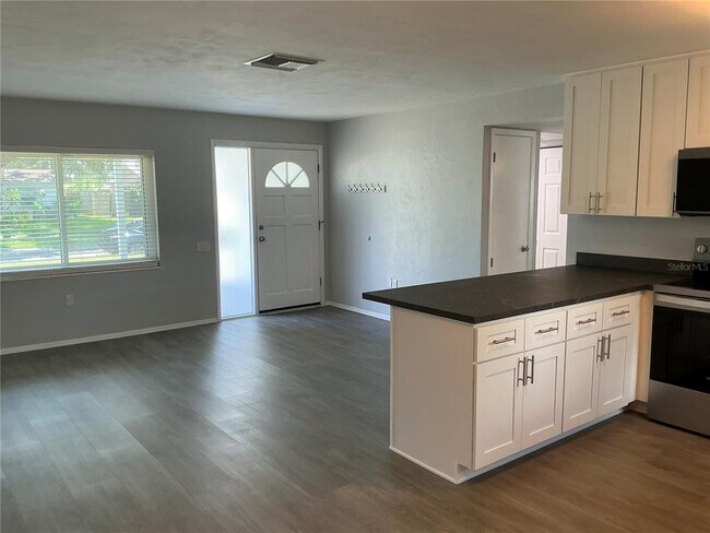 Building Photo - 10888 Temple Ave