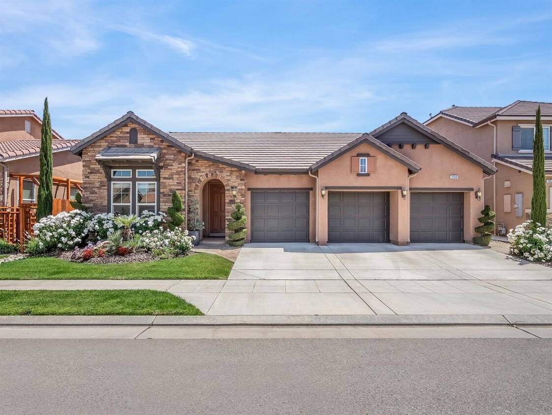 Primary Photo - FULLY FURNISHED Clovis North 4/3