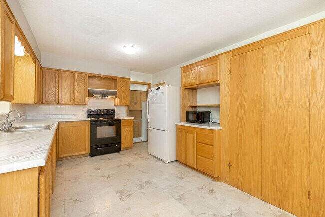 Building Photo - 315 E 96 Terrace