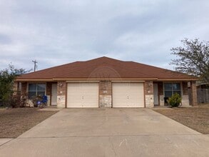 Building Photo - 1303 Cinch Dr