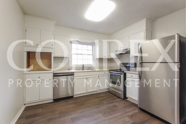 Building Photo - Charming 3 Bedroom Split Level Home!